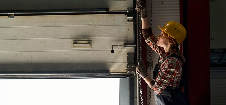Addressing Common Garage Door Stoppage Issues in East Hemet, CA